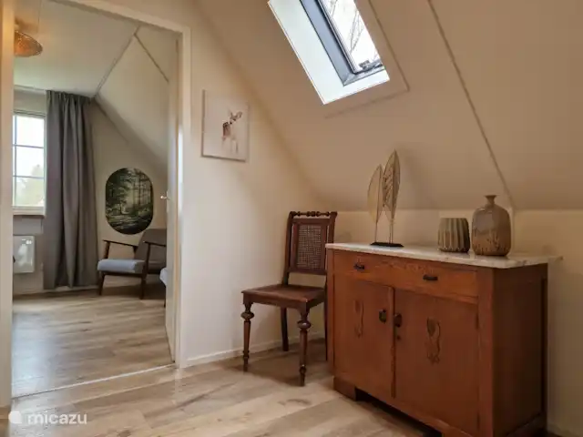 Boven de hal met toegang tot de twee slaapkamers